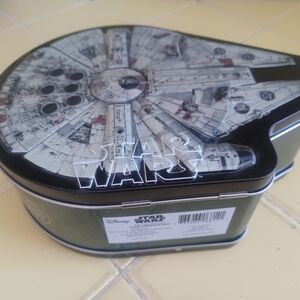 Disney Star Wars Black and White Millennium Falcon Tin / Lunchbox